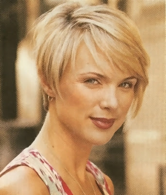 fine and thin hair looks better when cut in a short bob with side 